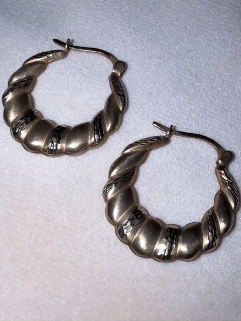 10KT GOLD Diamond cut Twisted Hoop Earrings - Gold